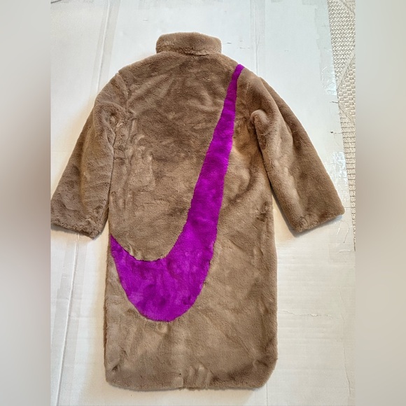 Nike sportswear women’s Faux Fur Coat with Bold Purple Swoosh size XS - Picture 16 of 17